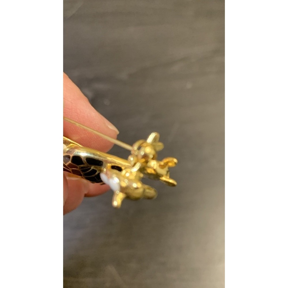 Vintage Gold Tone Black & White Enamel Intertwined Giraffes Pin Brooch - Picture 4 of 7